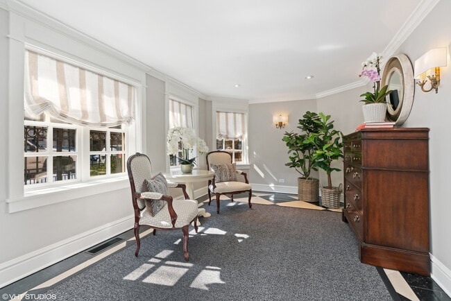 38 E Elm St