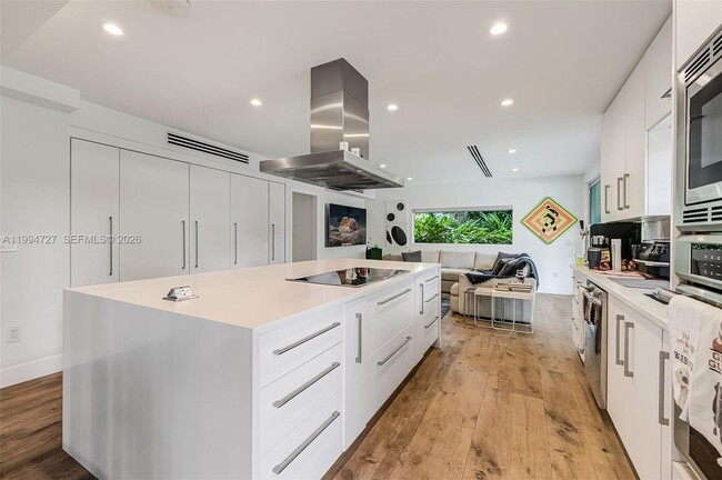 Building Photo - 79 Shore Dr E