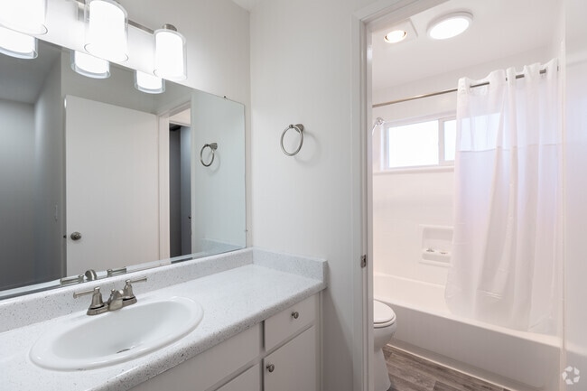 1BR, 1BA - 630SF - Shelter Creek