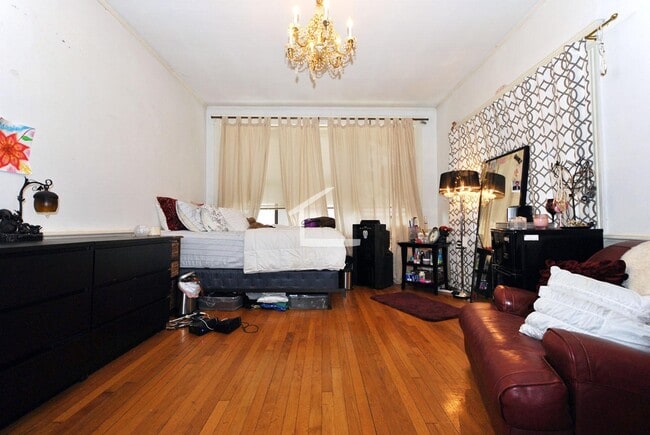 Photo - 215 Saint Paul St