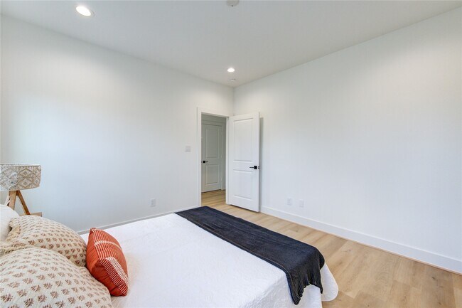 Photo - 4041 Buck St