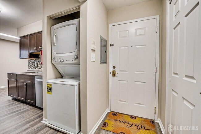 Photo - 142 Beverly Hill Terrace Unidad H