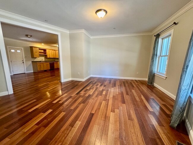 Building Photo - 81 Westminster Ave Unit B Rental