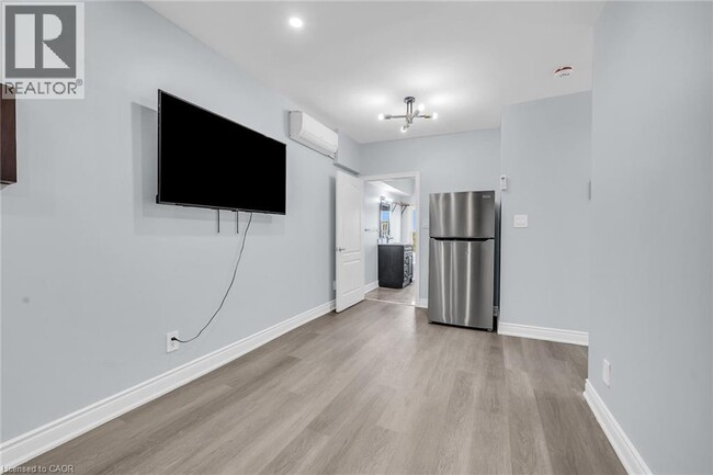 Photo - 4987 King St Unité 2