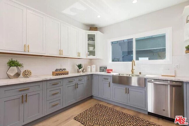 Photo - 2419 Walnut Ave