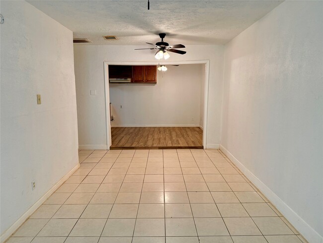 Photo - 10618 Leitrim Way