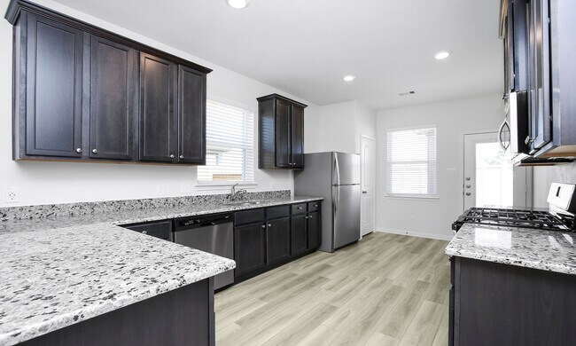 Photo - 446 Amberwood Pk Dr