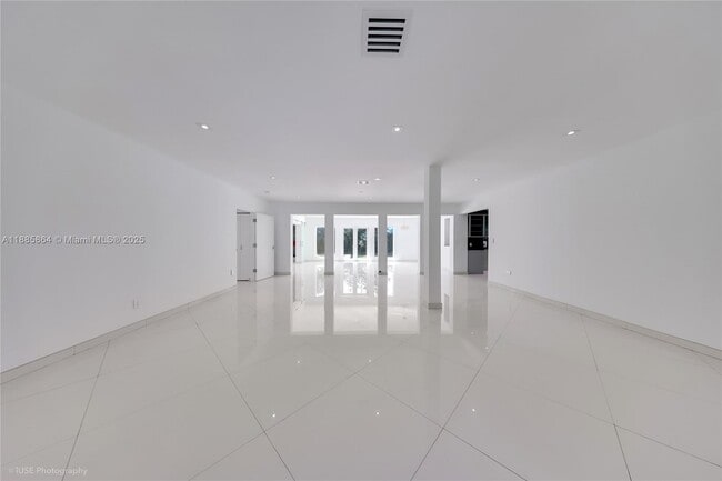 Photo - 850 N Venetian Dr