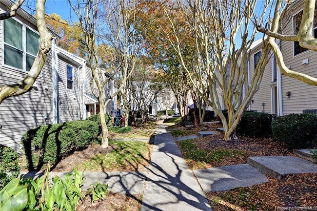 Photo - 4043 Midlands Rd
