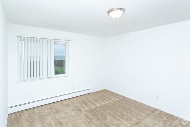 1BR, 1BA - 950 SF