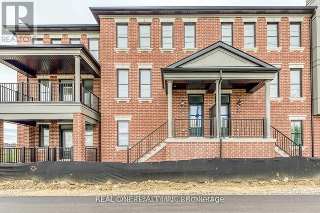 Photo - 980 Logan Dr