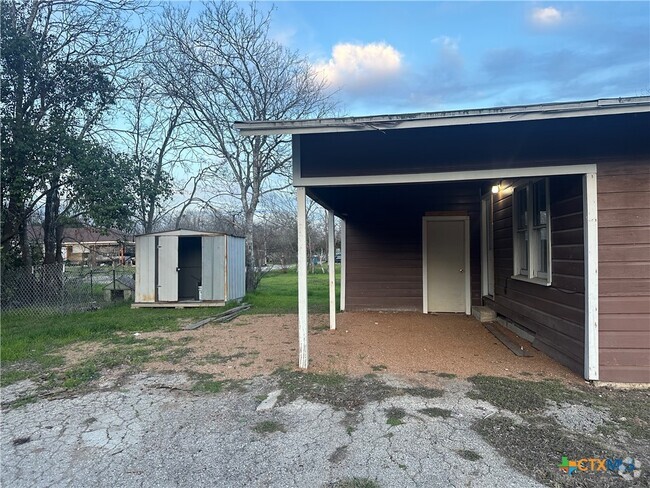 Building Photo - 935 Campbell St Rental