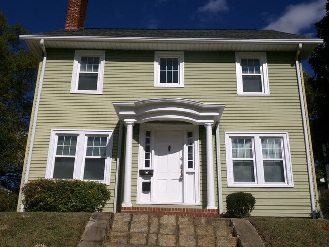 Building Photo - 1529 W 1st St Unit 1529 Lower