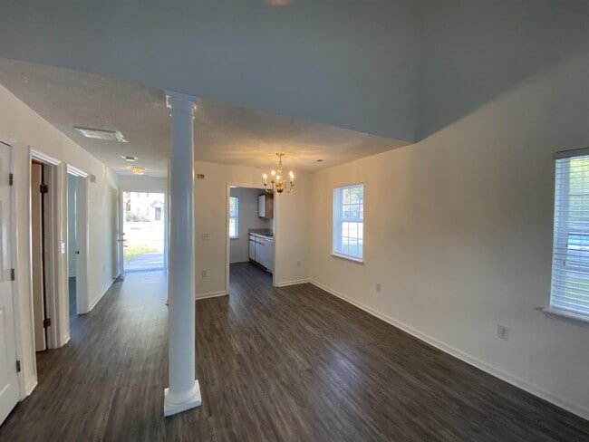 Photo - 107 Stratford Rd