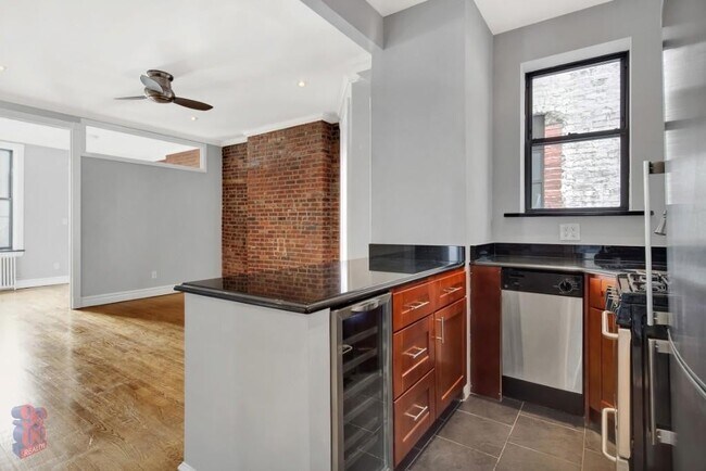 Photo - 252 Mott St Unit 3R