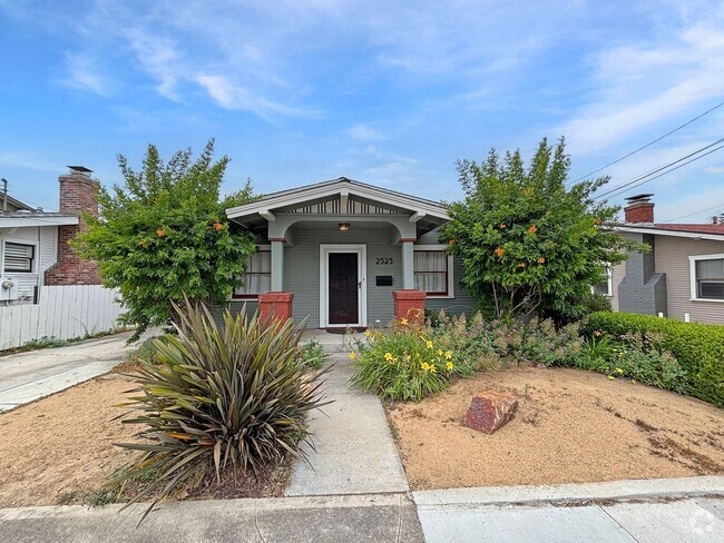 Building Photo - Stunning 3BD/1.5BA Home in North Park W/ W...
