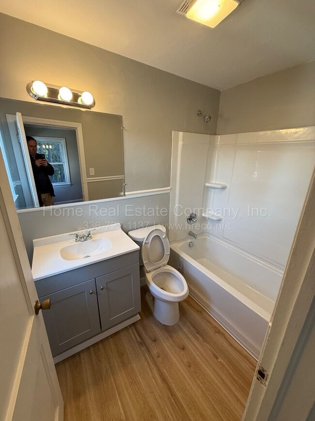 422 Gregory St SW