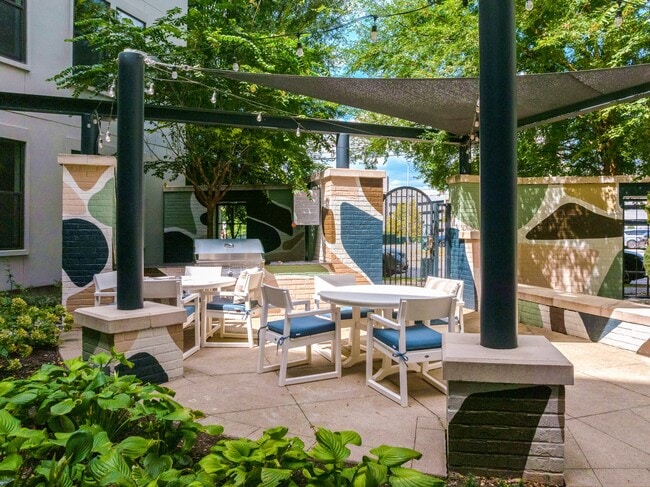 Elliston 23, Nashville, TN, Courtyard