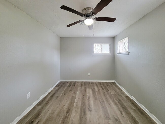 Photo - 3121 Proswimmer St