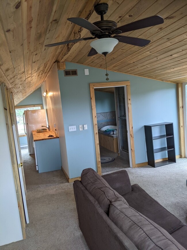 Building Photo - 22517 Shawnee Rd Unit Inglenook South