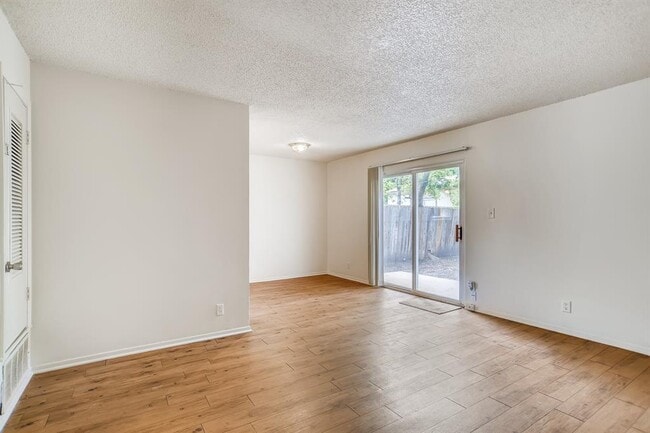 Photo - 818 Sahara Ave