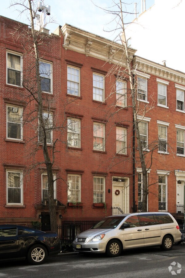 Photo - 122 Washington Pl