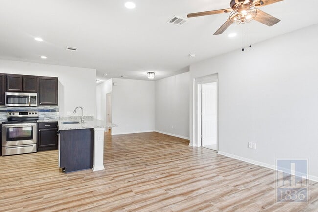 Photo - 617 Independence Ave