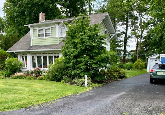 Photo - 253 Fisher Pl
