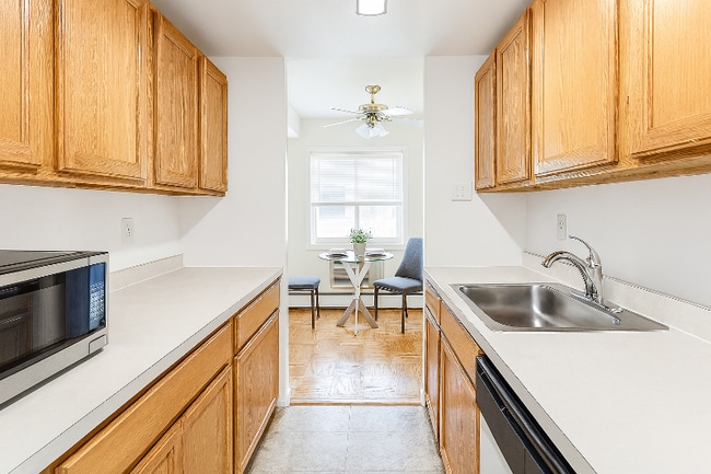 Photo - 4465 MacArthur Blvd NW Apartamento Unidad 7