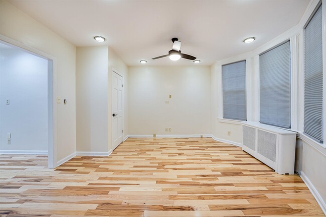 Photo - 100 W 17th St Unit 1