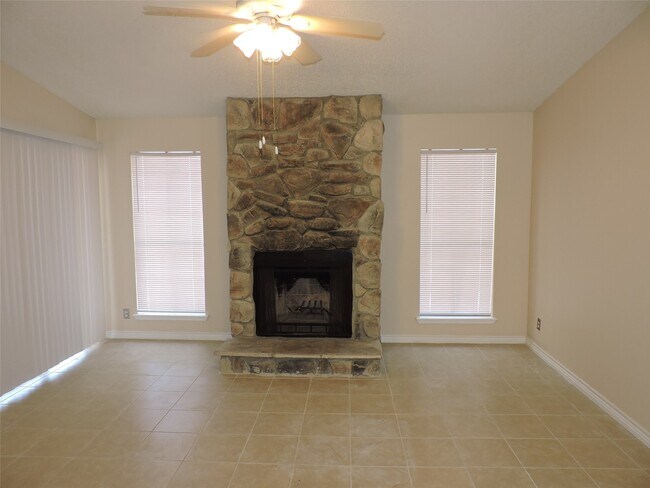 Photo - 17401 Red Oak Dr Unit 104