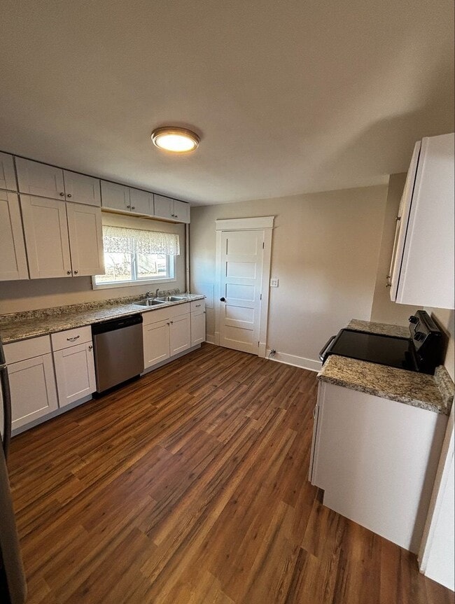 Photo - 1938 E 6th St