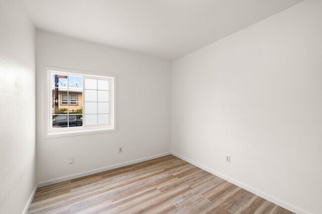 Photo - 400 Bissell Ave