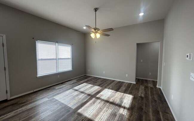 Photo - 222 W. Canterbury Ln