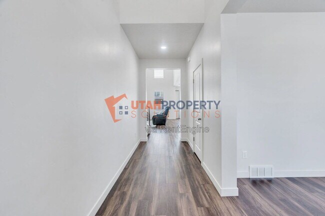 Photo - 213 W Prickly Pear Dr