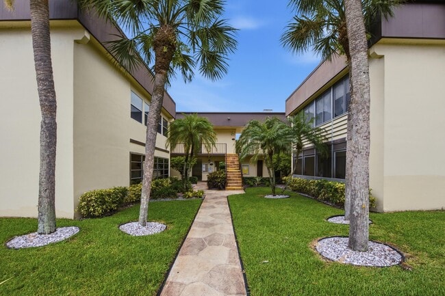 Building Photo - 226 Capri E Unit 226