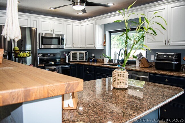 Photo - 5432 Sandhurst Cir S