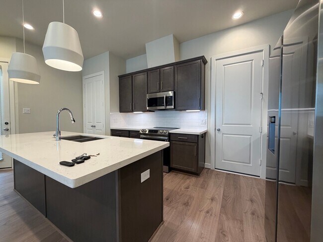 Photo - 5915 Haring Ln