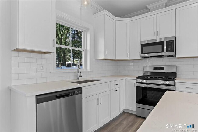 348 Halley Ave
