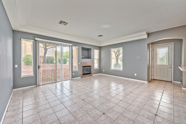 Photo - 220 Lorryn Ln