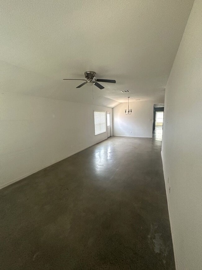 Photo - AVAILABLE NOW! - 2 WEEKS FREE (SECTION 8 A...