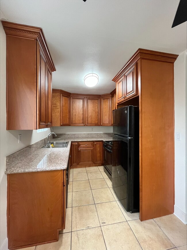 Photo - Chateau Whitsett Apartments