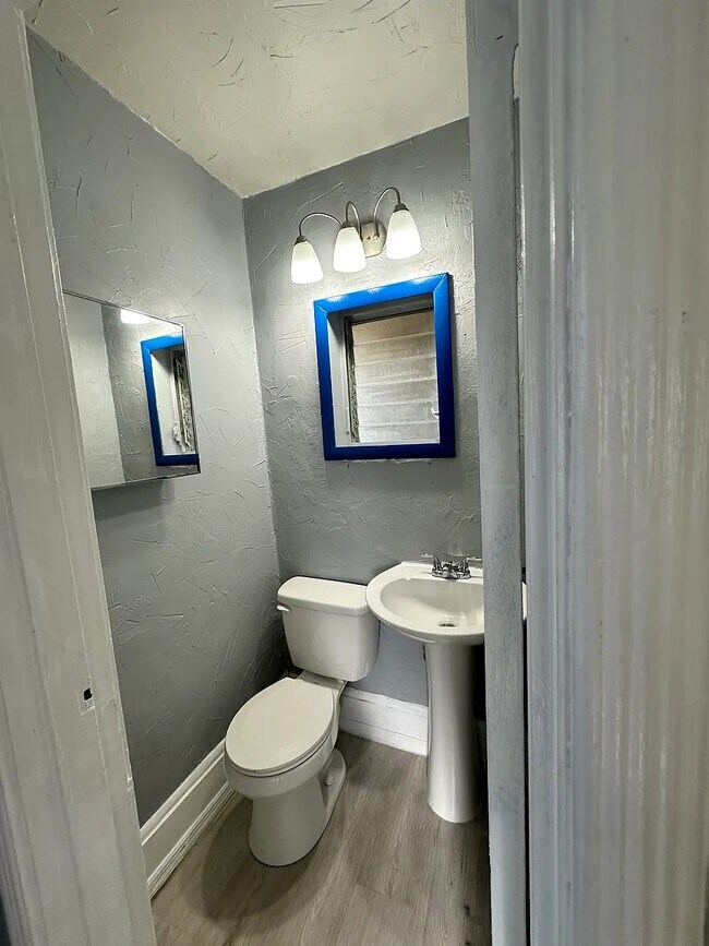 Photo - 827 N Oleander Ave