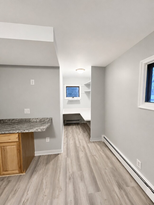 Photo - 302 E Walnut St Unidad Apt C