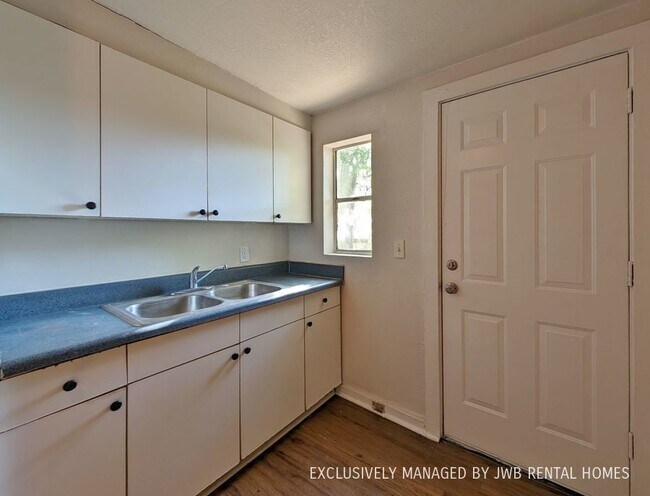 Photo - 3103 Nolan St