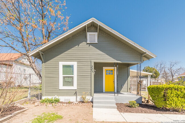 Building Photo - 307 W Lubbock St Rental