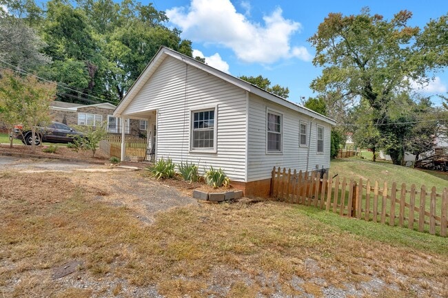 Photo - 203 3rd Ave NE