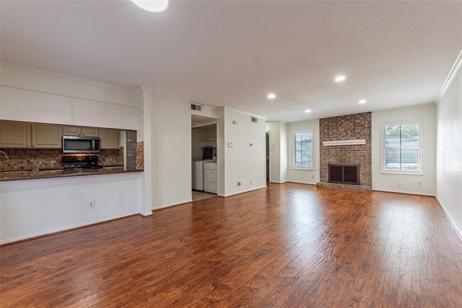 Building Photo - 1456 Silverpines Rd Unit True