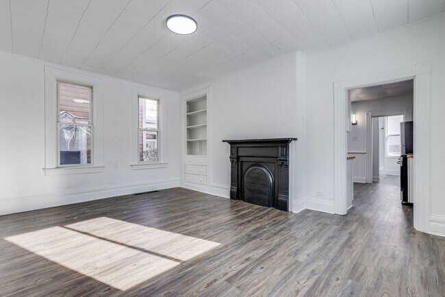 Building Photo - Beautiful 3Bed/1Bath available!