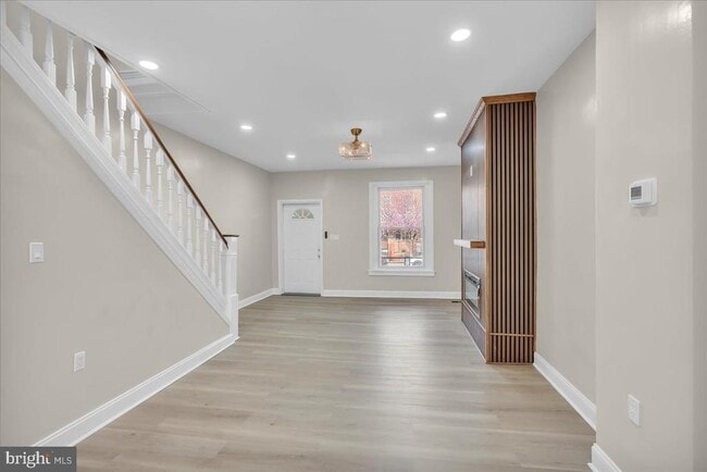 Photo - 947 N 66th St